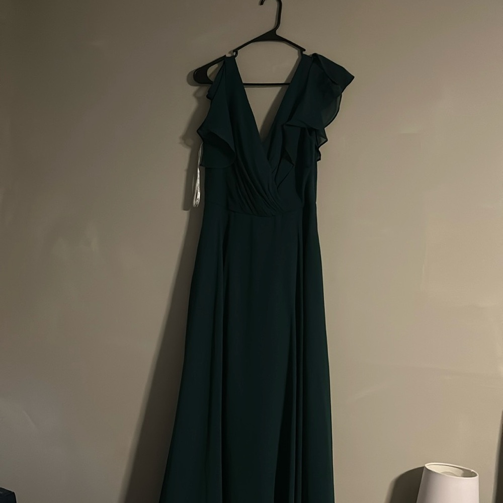 Celebrate DB studio bridesmaid dress 

Size 10 

Worn once 

Juniper color